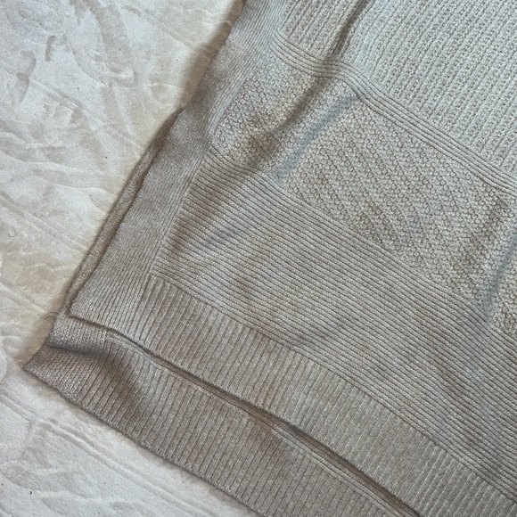 Sleeveless‎ poncho type top - Picture 2 of 7